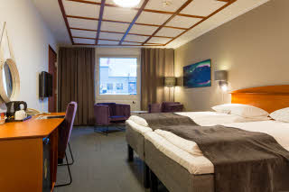 Photo by: Stian Klaussen, Vizuelli Superior Room, bed and desk